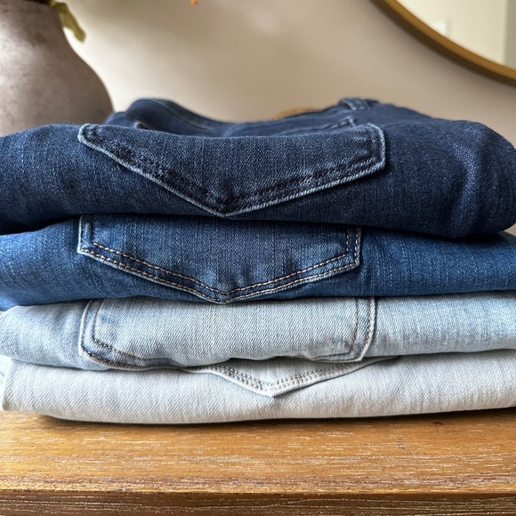 American Eagle Light Wash Distressed Denim - Picture 3 of 7